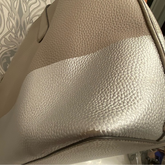 Tory!! EUC Tory Burch Huge Bag w/ Tassell - Picture 7 of 12